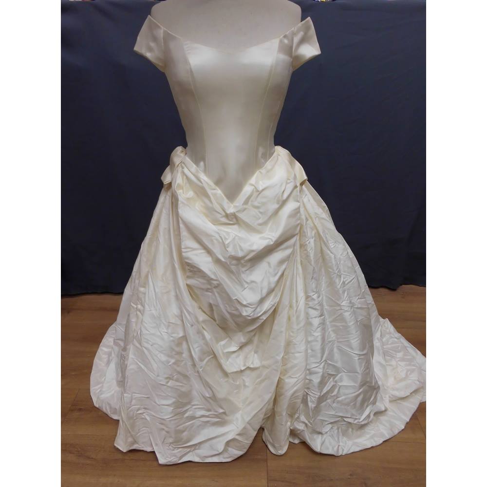 Catherine rayner wedding dress