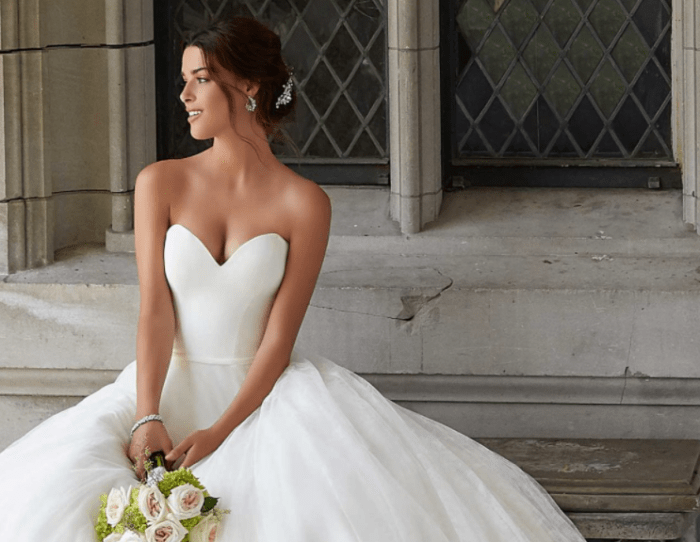 Hairstyles for strapless wedding dress